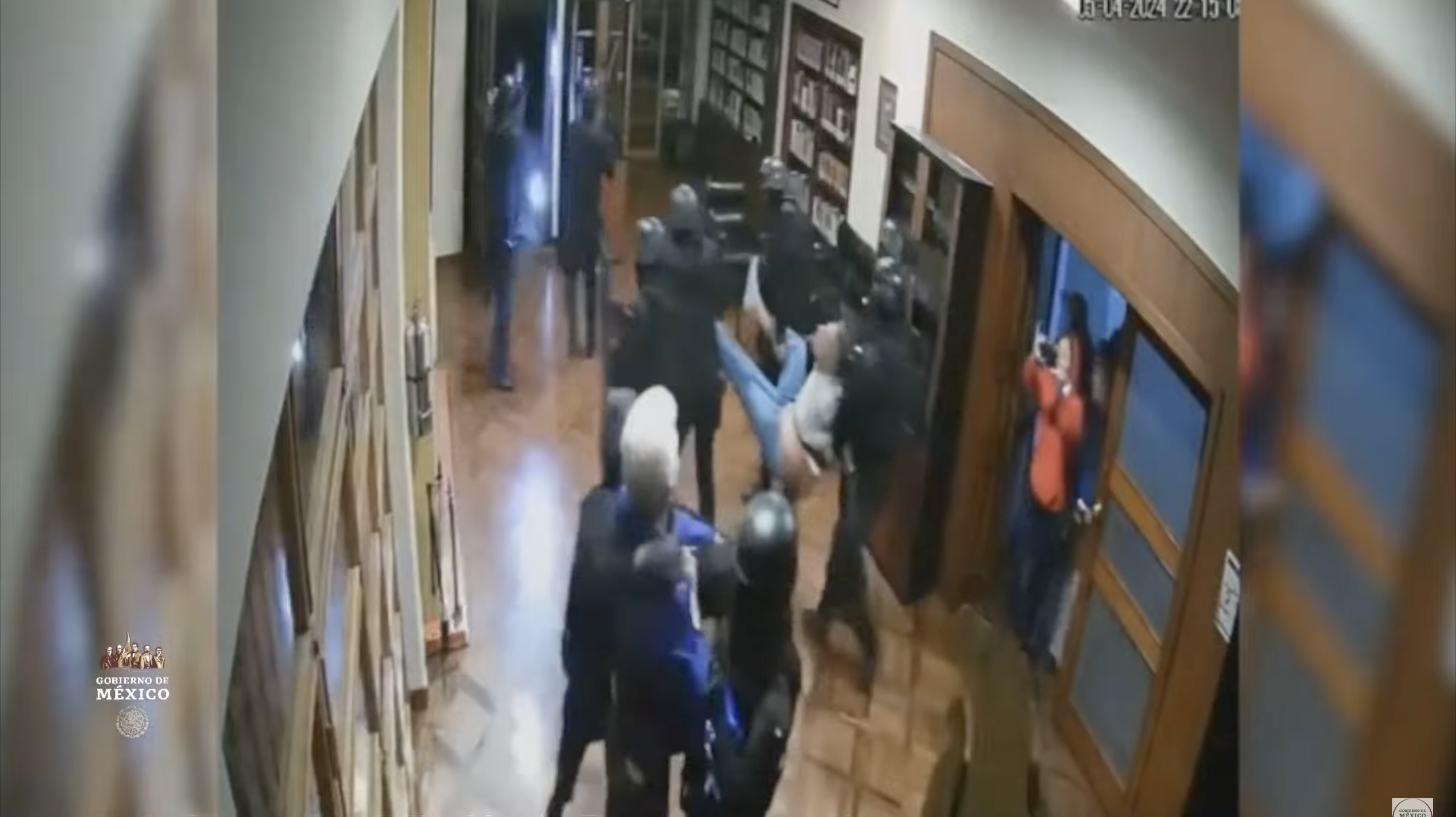 Imagen del video en el que fuerzas de seguridad ecuatorianas se llevan a Jorge Glas